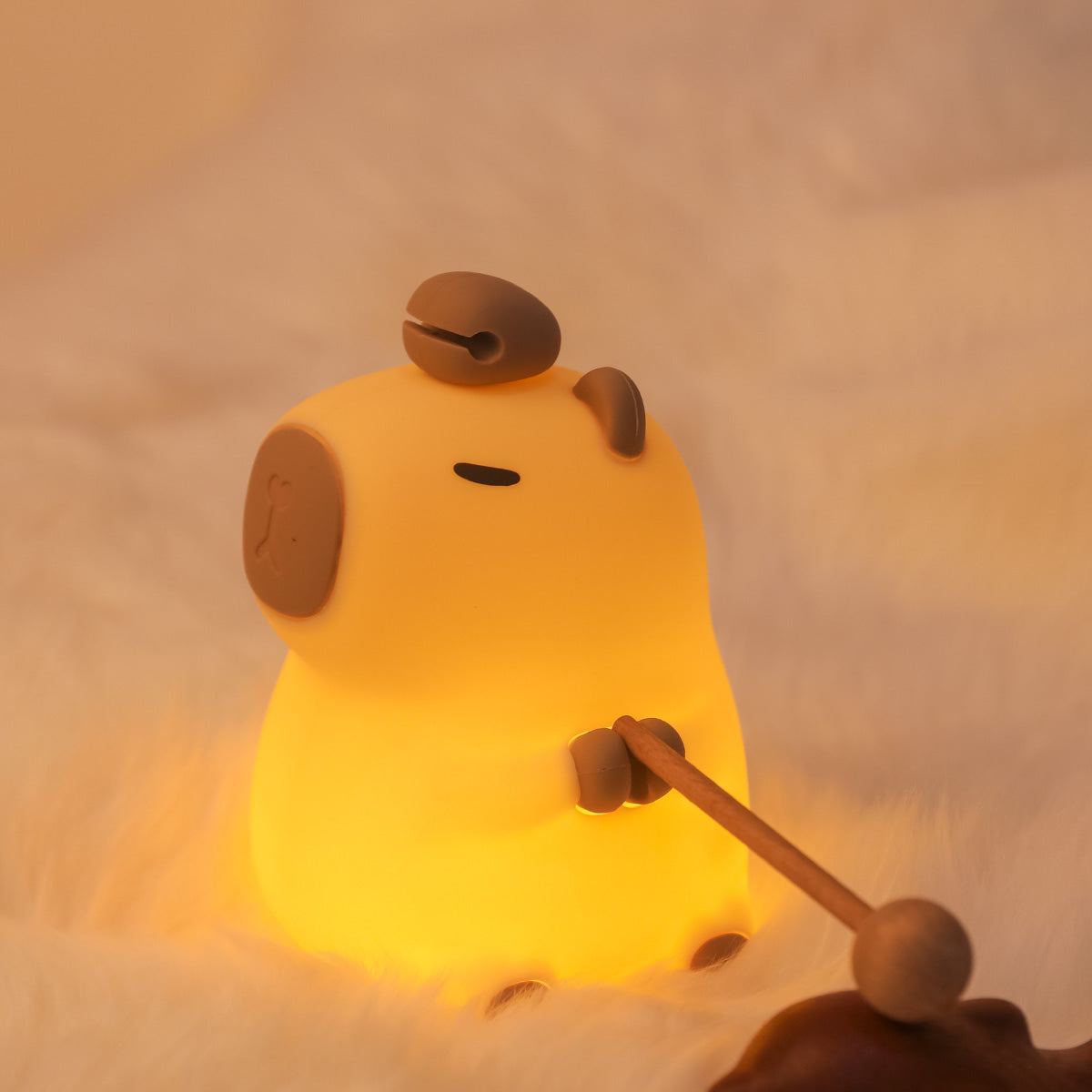 CapyGlow - Linda lámpara de noche LED con suave brillo cálido y encantador diseño de Capibara