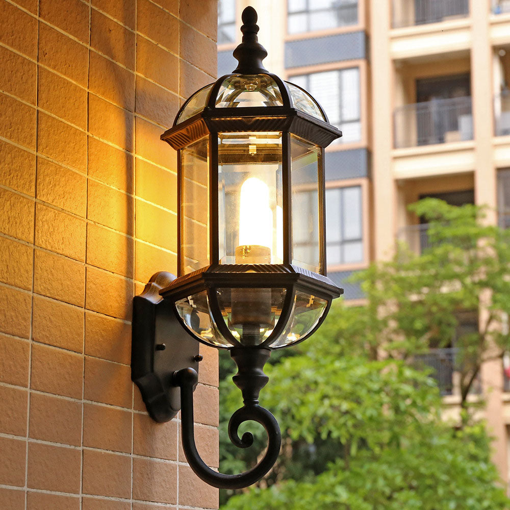 Lámpara de pared exterior hexagonal de aluminio y vidrio vintage tradicional a prueba de agua de 1 luz para jardín | Brehn