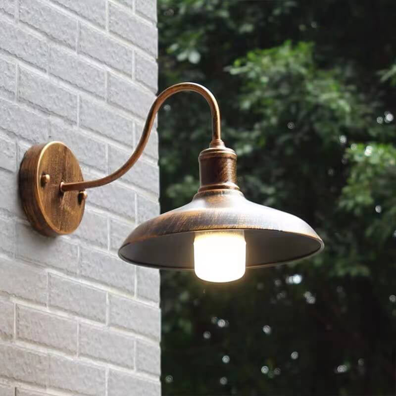 Lámpara de pared exterior curva de hierro impermeable Retro Loft Dome 1 luz | Brehn