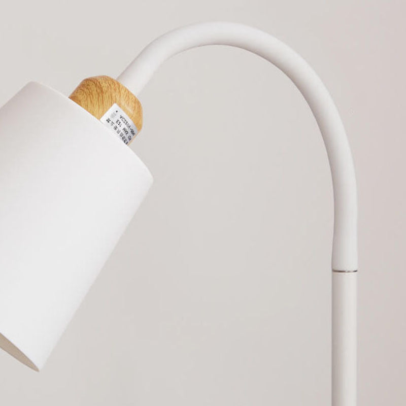 Lámpara de pie minimalista con base de hierro