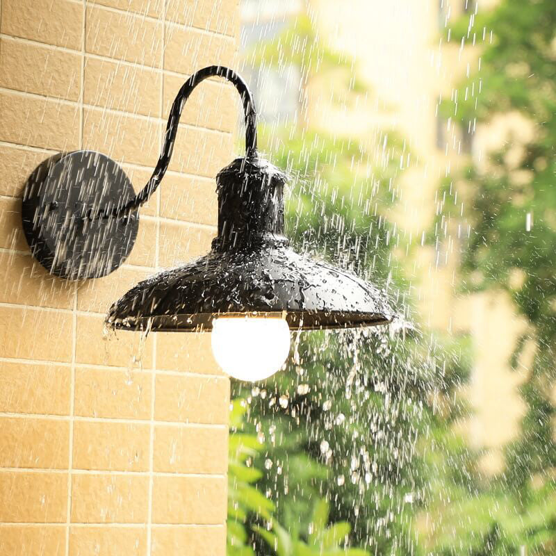 Lámpara de pared exterior curva de hierro impermeable Retro Loft Dome 1 luz | Brehn