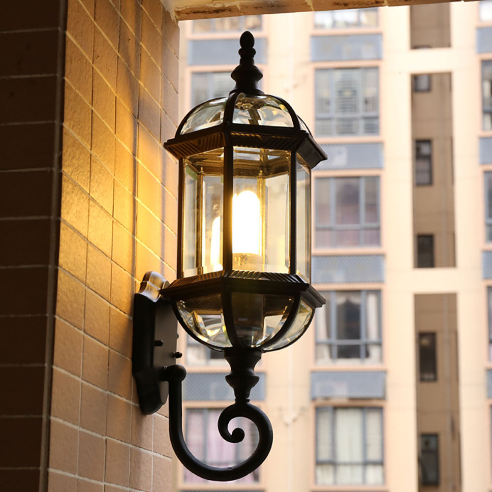 Lámpara de pared exterior hexagonal de aluminio y vidrio vintage tradicional a prueba de agua de 1 luz para jardín | Brehn