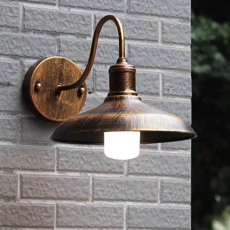 Lámpara de pared exterior curva de hierro impermeable Retro Loft Dome 1 luz | Brehn