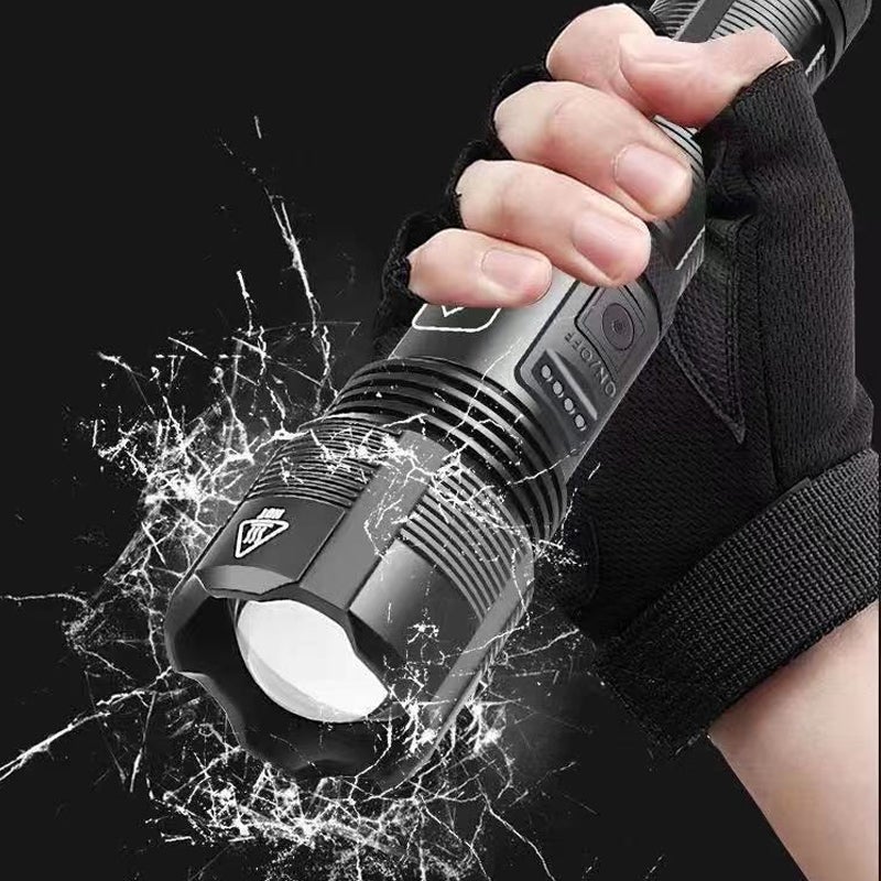 Linterna táctica brillante y resistente al agua XHP50
