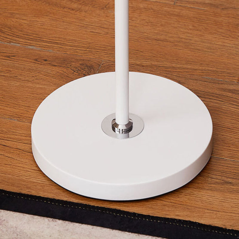 Lámpara de pie minimalista con base de hierro