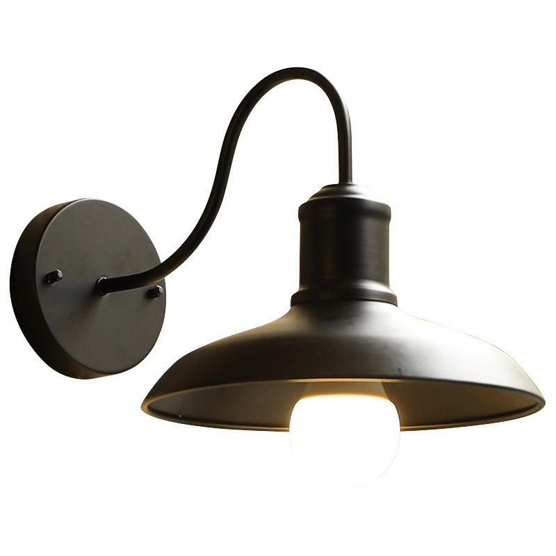 Lámpara de pared exterior curva de hierro impermeable Retro Loft Dome 1 luz | Brehn