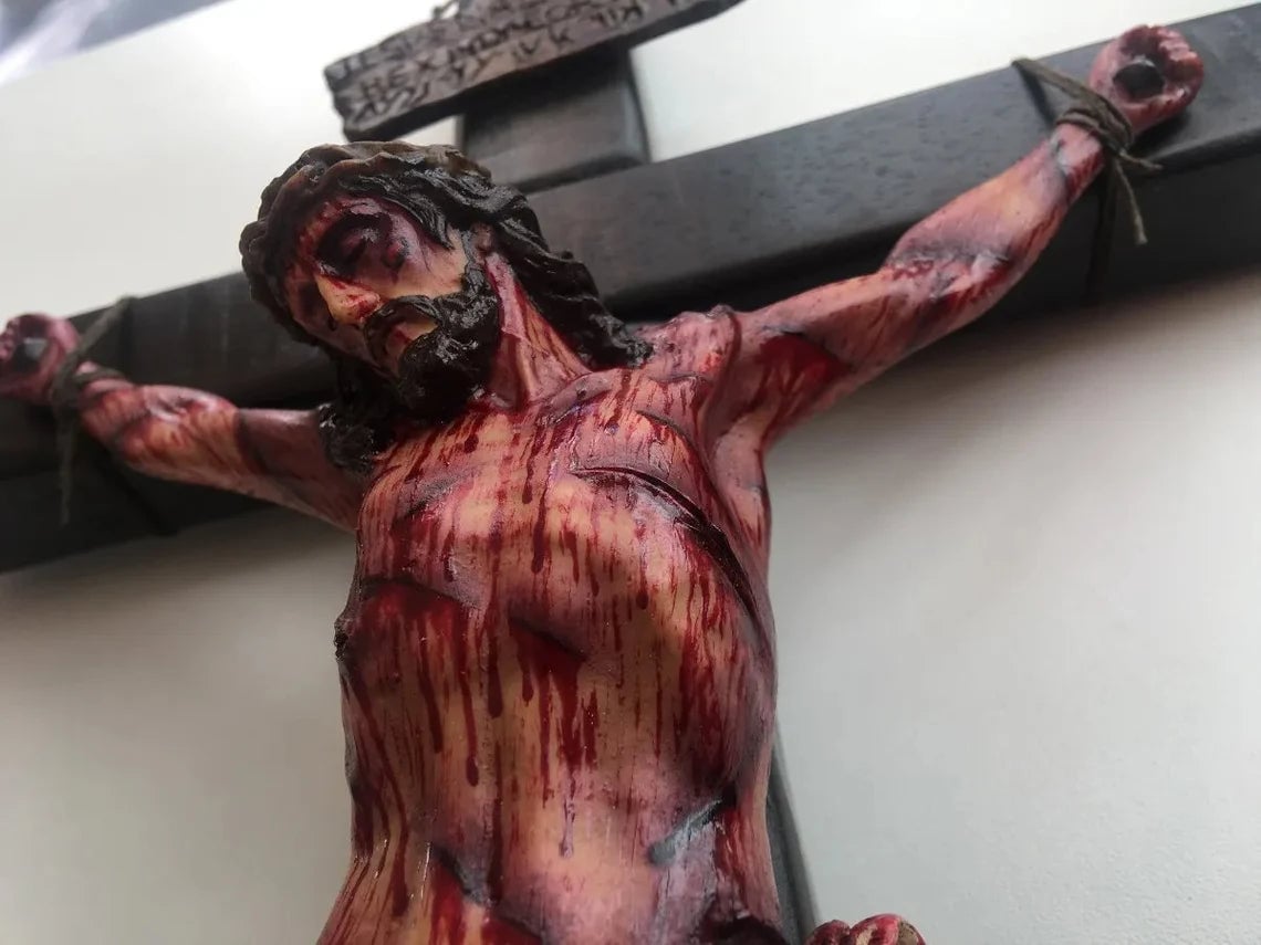 Lisslune | Hecho a Mano - Cruz Realista de Cristo