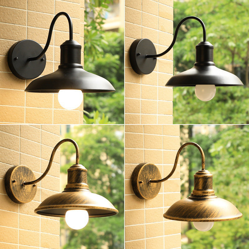 Lámpara de pared exterior curva de hierro impermeable Retro Loft Dome 1 luz | Brehn