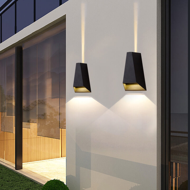 Moderna lámpara de pared LED exterior iluminada de arriba hacia abajo en forma de trapecio | Brehn
