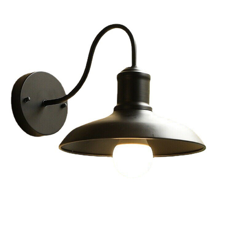 Lámpara de pared exterior curva de hierro impermeable Retro Loft Dome 1 luz | Brehn