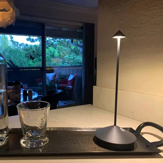 Lámpara de mesa LED minimalista - Iluminación inalámbrica a prueba de agua y regulable