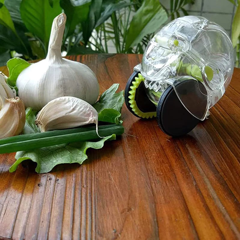 GarlicMate - Picador de Ajo con Rueditas y Operación Manual