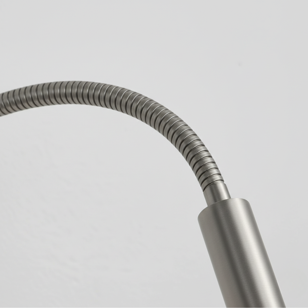 Aplique de Pared Minimalista - Focos de Lectura Ajustables en Metal Dorado/Plateado