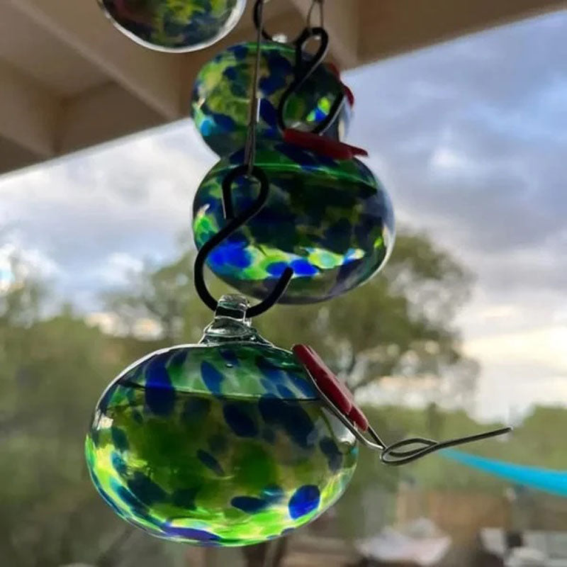 Alimentador de colibríes de vidrio soplado a mano ChimeFeeder con campanilla de viento