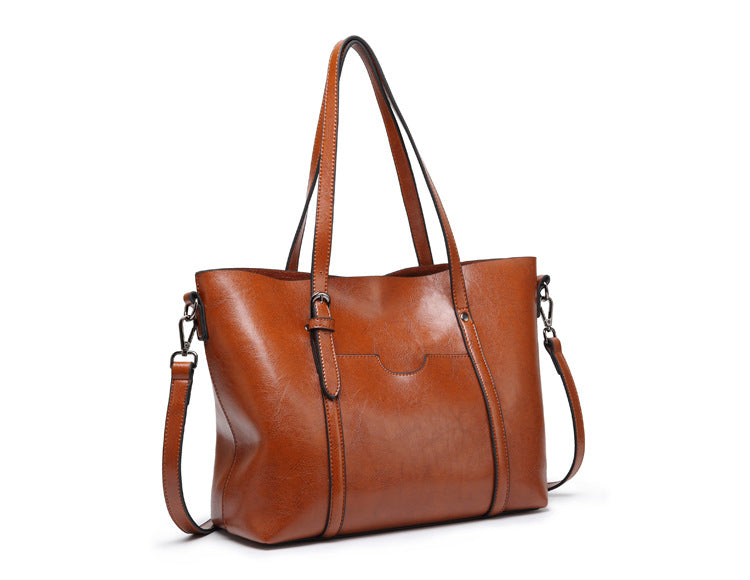 Elegante bolso de cuero con detalles hechos a mano