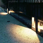 Moderna lámpara de jardín LED resistente a la intemperie para una iluminación elegante en caminos y terrazas