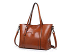 Elegante bolso de cuero con detalles hechos a mano