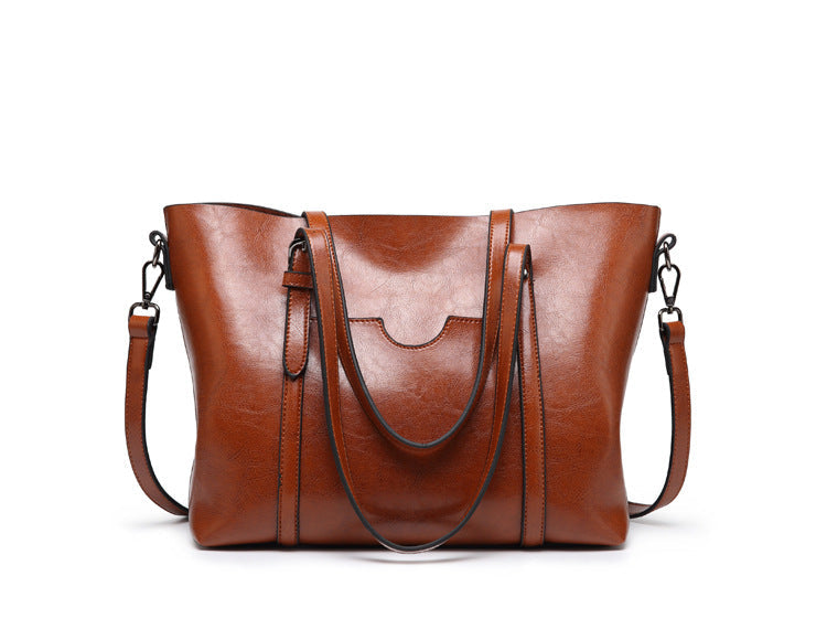 Elegante bolso de cuero con detalles hechos a mano
