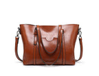 Elegante bolso de cuero con detalles hechos a mano