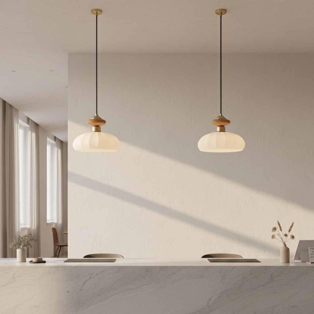 Lámpara Colgante Ceres - Elegante Pantalla de Vidrio Orgánico y Acento de Madera para Iluminación de Isla de Cocina