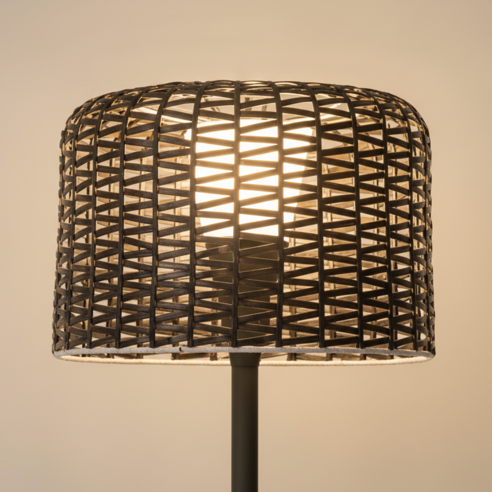 Lámpara de Suelo Solar Exterior Elegante | Luz de Jardín LED de Rattan Impermeable