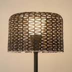 Lámpara de Suelo Solar Exterior Elegante | Luz de Jardín LED de Rattan Impermeable