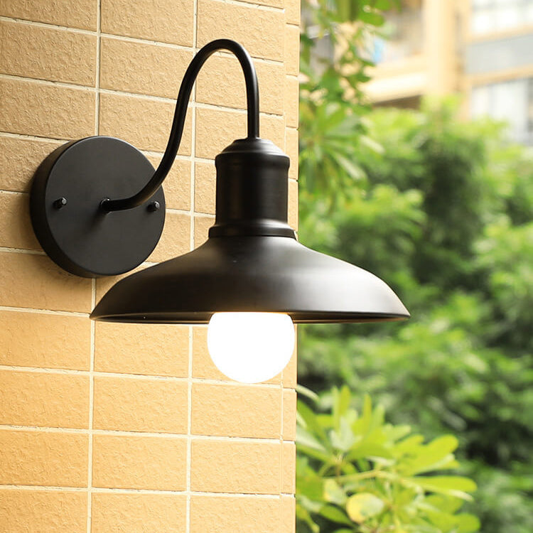 Lámpara de pared exterior curva de hierro impermeable Retro Loft Dome 1 luz | Brehn