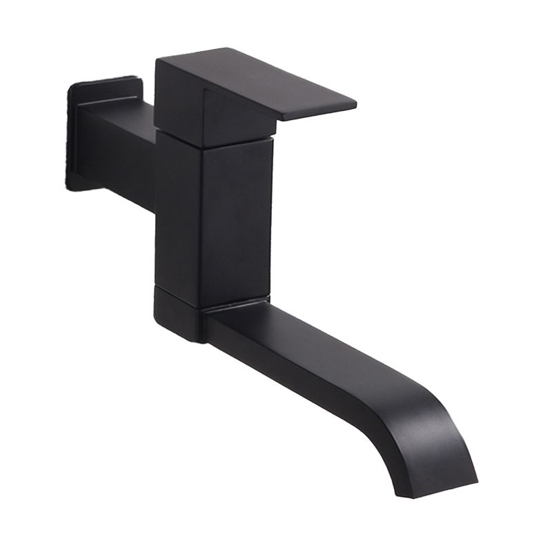 Grifo de baño contemporáneo montado en la pared con manijas de palanca y arco bajo de bronce