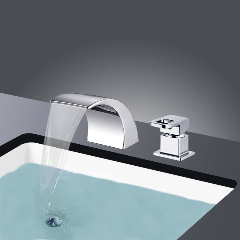 Grifo de bañera romana moderno de bronce con salida de cascada