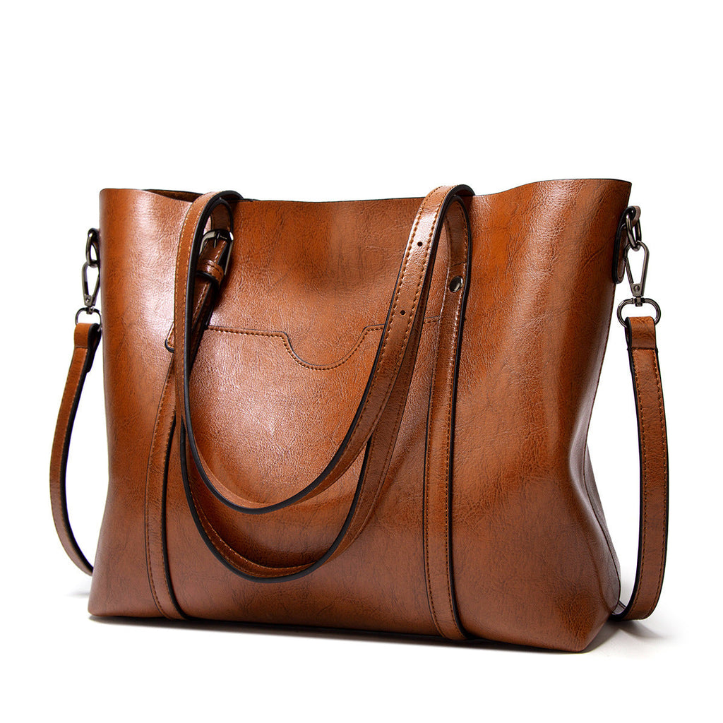 Elegante bolso de cuero con detalles hechos a mano