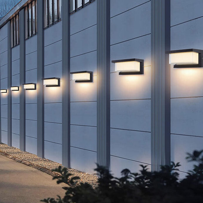 Lámparas de pared exteriores LED de PC rectangular de diseño moderno y minimalista con energía solar para patio exterior | Brehn