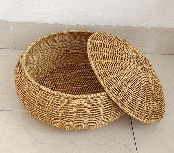 Cesta de Ratan Tejida en Forma de Cúpula con Tapa