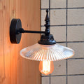 Lisslune | Luz de pared negra de vidrio claro/verde, lámpara de pared industrial de cono/flare ancho de 1 luz para sala de estar