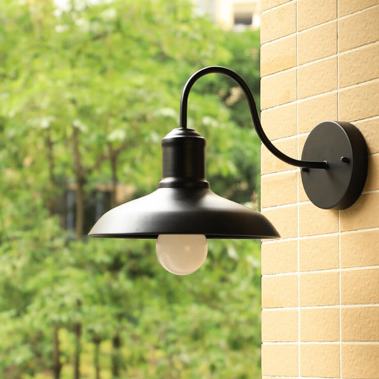 Lámpara de pared exterior curva de hierro impermeable Retro Loft Dome 1 luz | Brehn