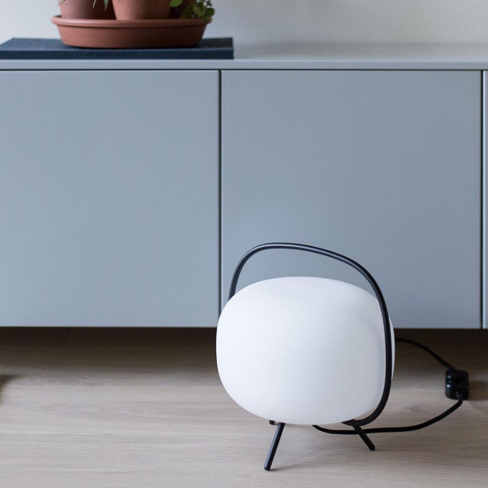 KumoLight | Lámpara de Mesa de Vidrio Esmerilado Minimalista y Elegante para Iluminación Ambiental