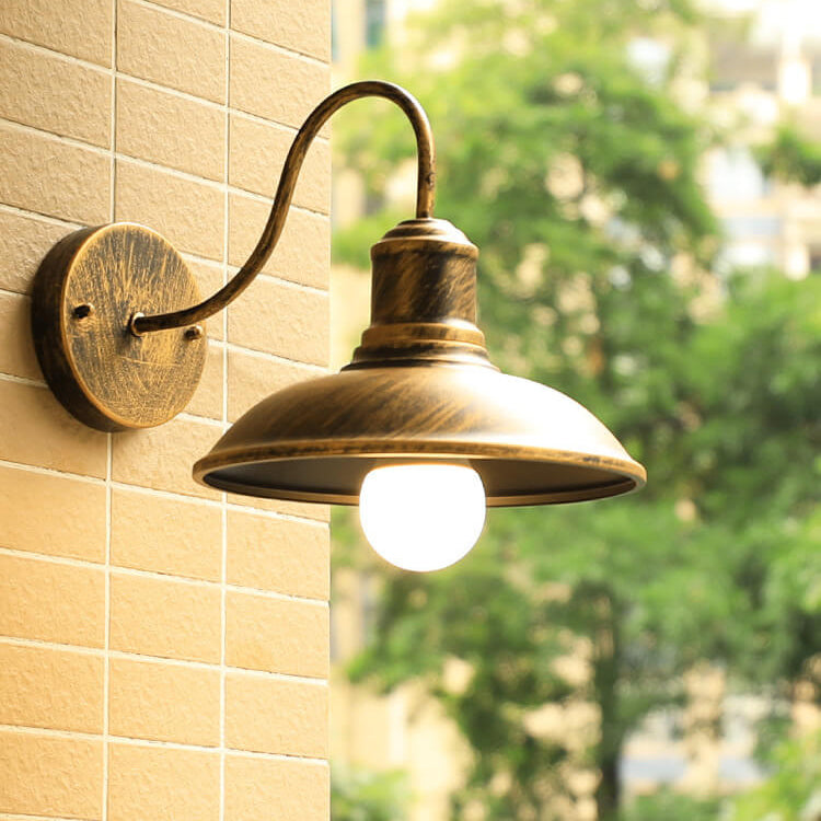 Lámpara de pared exterior curva de hierro impermeable Retro Loft Dome 1 luz | Brehn