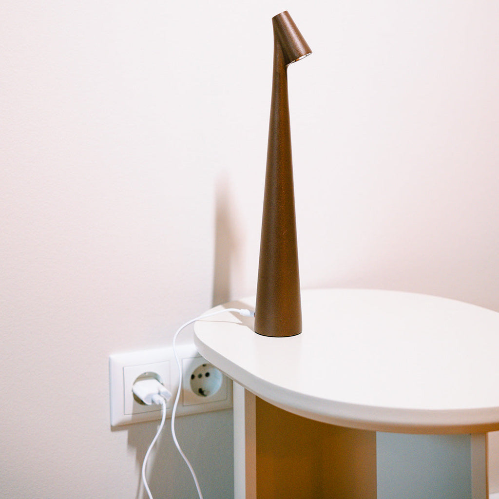 Lámpara de mesa LED inalámbrica – regulable y recargable