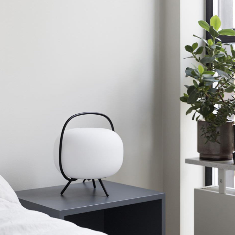 KumoLight | Lámpara de Mesa de Vidrio Esmerilado Minimalista y Elegante para Iluminación Ambiental