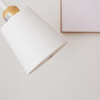 Lámpara de pie minimalista con base de hierro