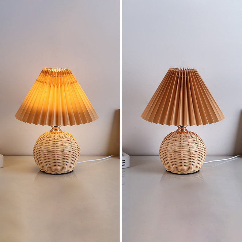 Lámpara de Mesa LED Nórdica RattaLume | Base de Ratán Tejido y Pantalla de Tela Plegable | Luz Ambiental | Decoración para el Dormitorio