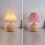 Lámpara de Mesa LED Nórdica RattaLume | Base de Ratán Tejido y Pantalla de Tela Plegable | Luz Ambiental | Decoración para el Dormitorio