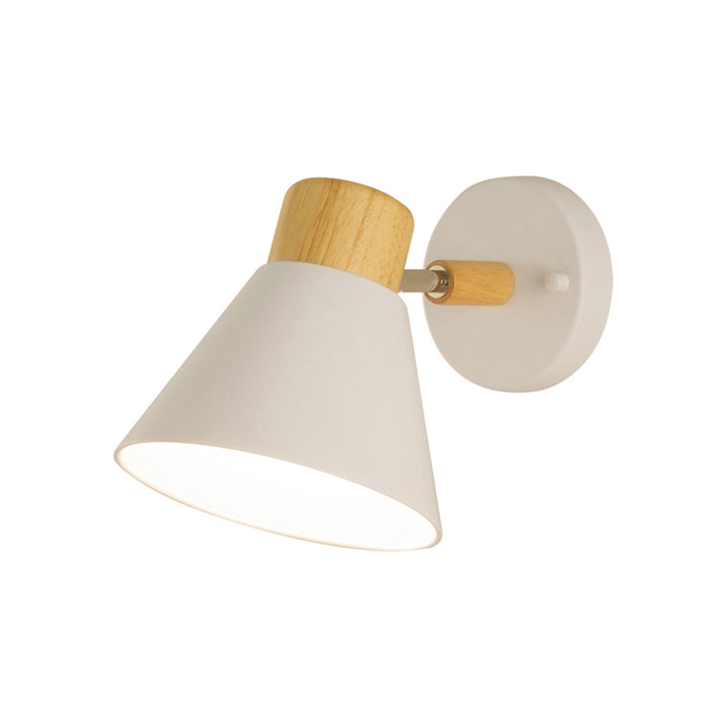 Luz de pared de estilo nórdico con pantalla cónica, montaje en pared, metal y madera, 1 bombilla, lámpara de noche giratoria en negro/blanco | Brehn