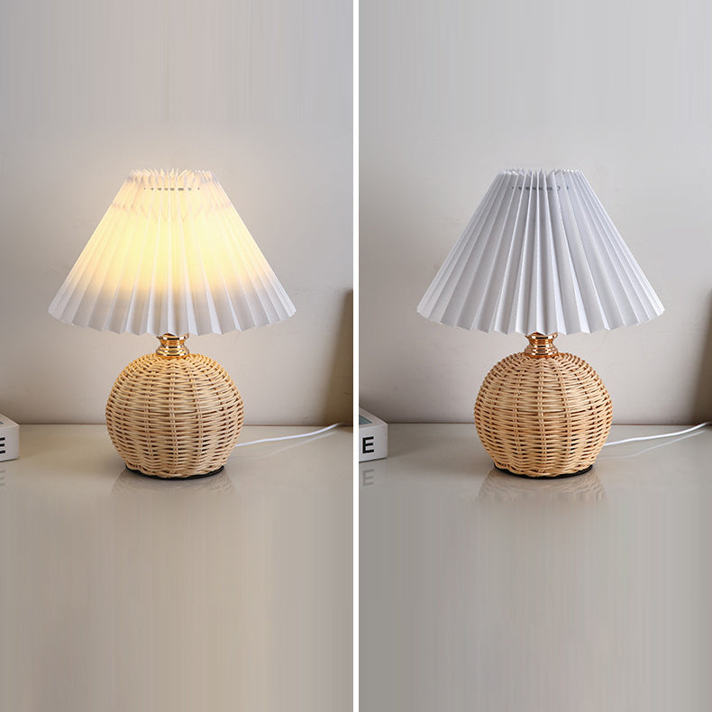 Lámpara de Mesa LED Nórdica RattaLume | Base de Ratán Tejido y Pantalla de Tela Plegable | Luz Ambiental | Decoración para el Dormitorio