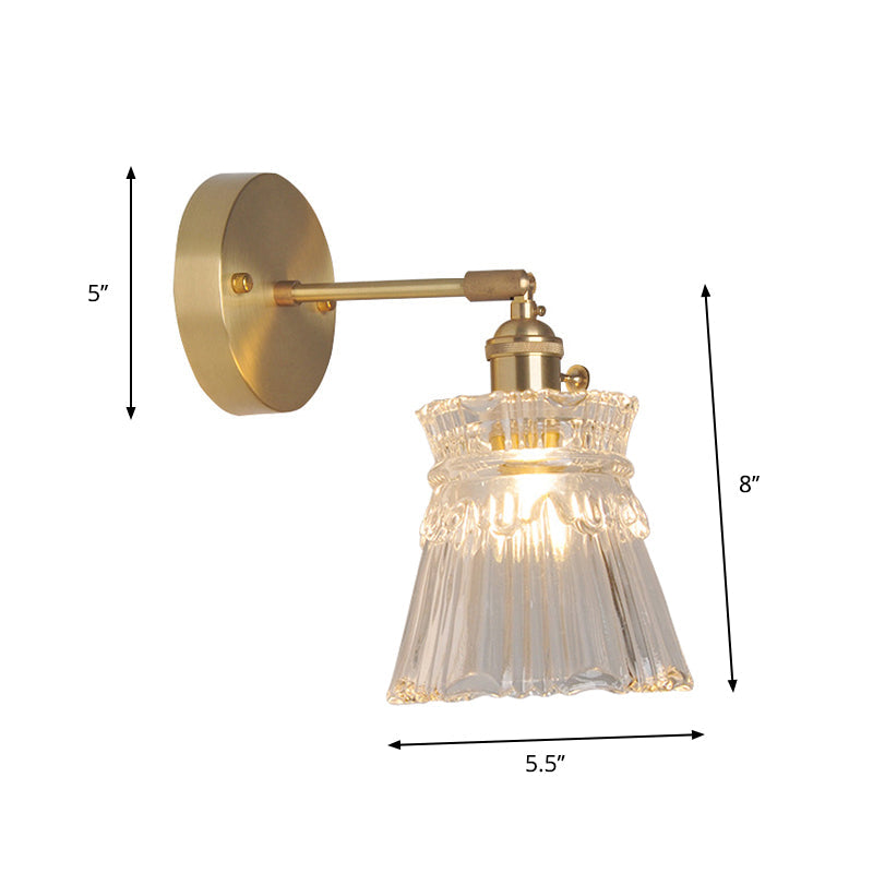 Lámpara de pared industrial de un luz con brazo oscilante de acabado en latón, pantalla de vidrio transparente | Brehn