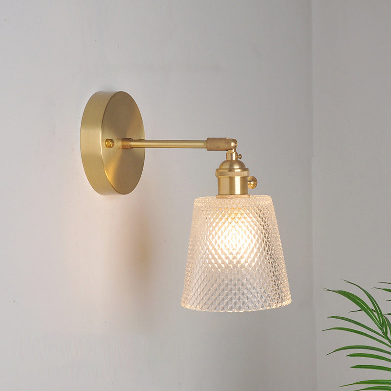 Lámpara de pared industrial de un luz con brazo oscilante de acabado en latón, pantalla de vidrio transparente | Brehn