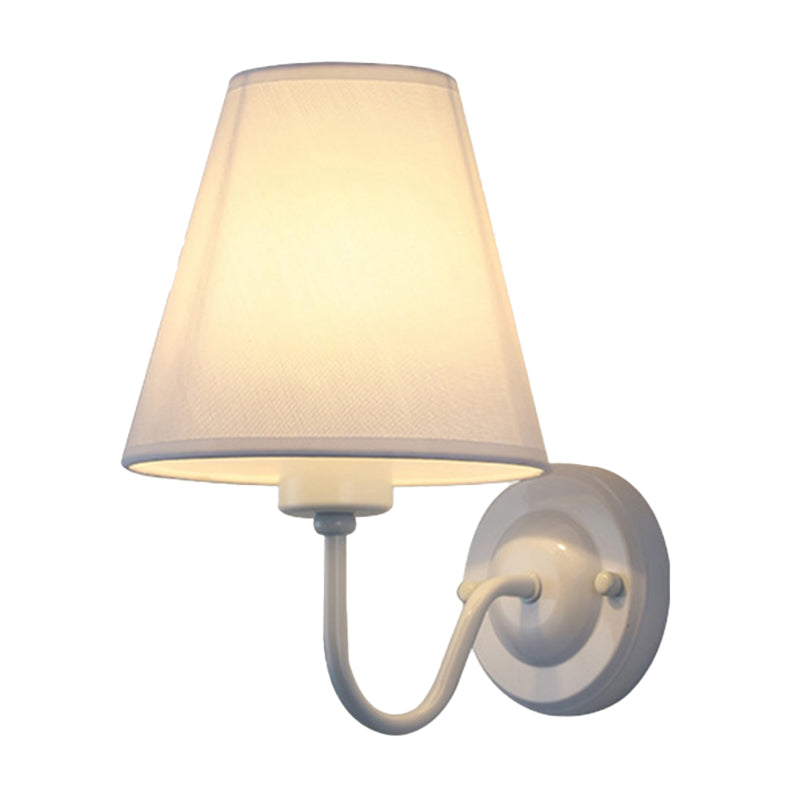 Lisslune | Lámpara de pared cónica negra/marrón/beige nórdica de 1 luz con brazo curvado en negro/blanco