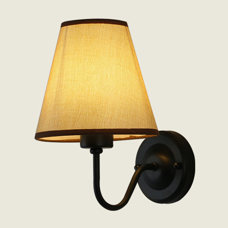 Lisslune | Lámpara de pared cónica negra/marrón/beige nórdica de 1 luz con brazo curvado en negro/blanco
