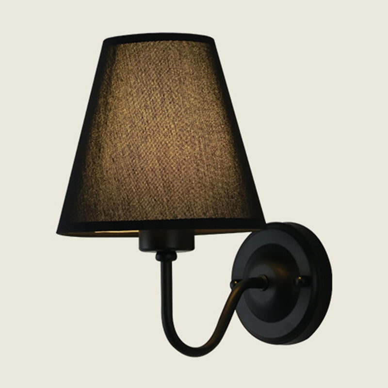 Lisslune | Lámpara de pared cónica negra/marrón/beige nórdica de 1 luz con brazo curvado en negro/blanco