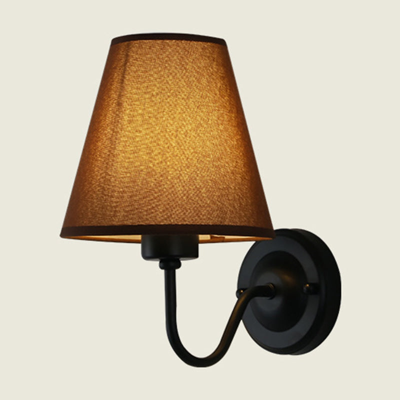 Lisslune | Lámpara de pared cónica negra/marrón/beige nórdica de 1 luz con brazo curvado en negro/blanco