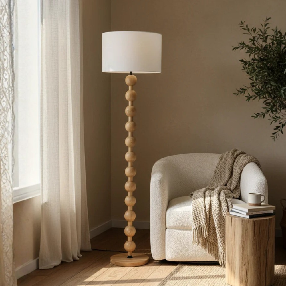 Lámpara de Pie Escultural Hugo – Luz de Piso Moderna con Esferas de Madera para Espacios de Vida